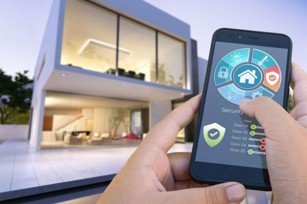 alarme-camera-securite-controlee-par-smartphone-exterieur-min Installateur du système de sécurité des bâtiments avec caméras et alarmes